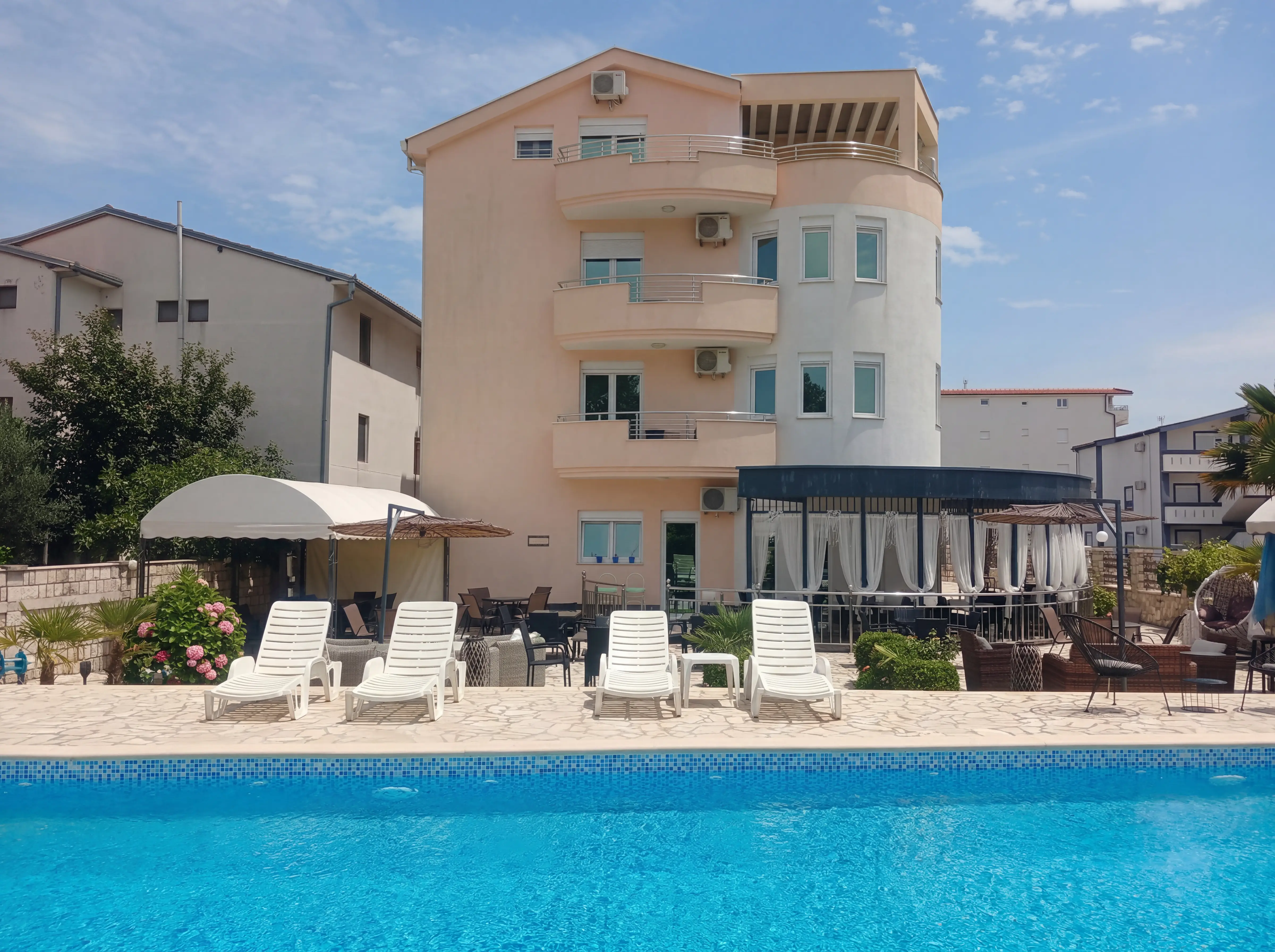 Guest House Denis and its outdoor swimming pool