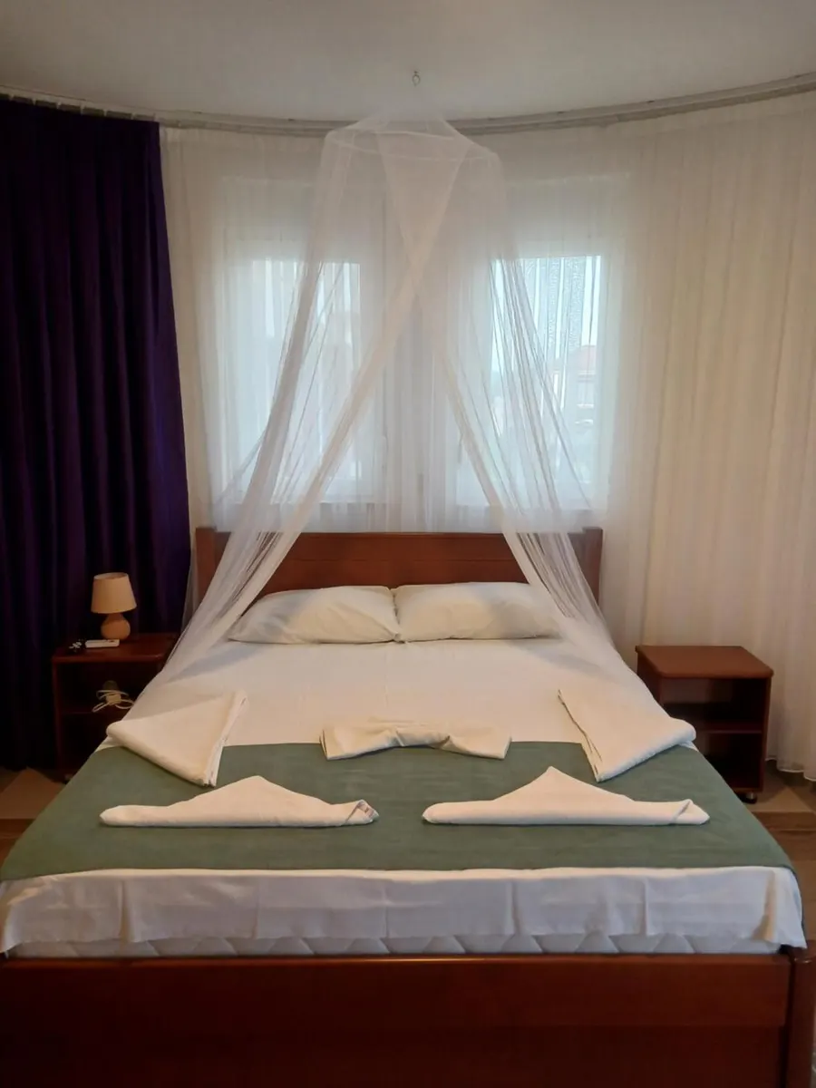 Guest room with a canopy above the double bed