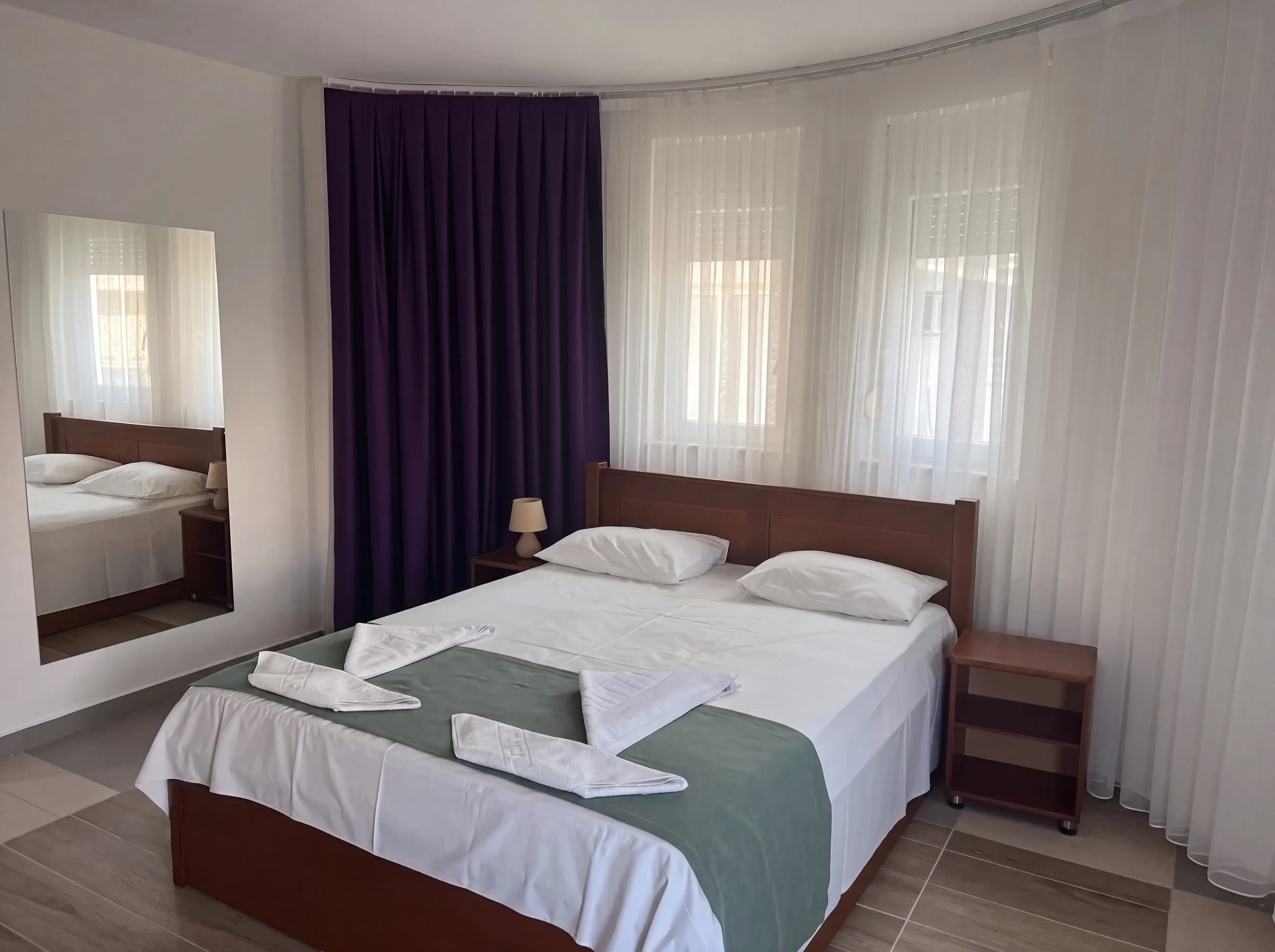 Double room with one large double bed