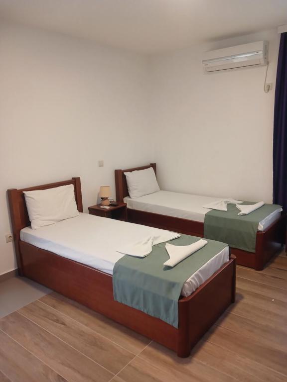 Twin room with air conditioning
